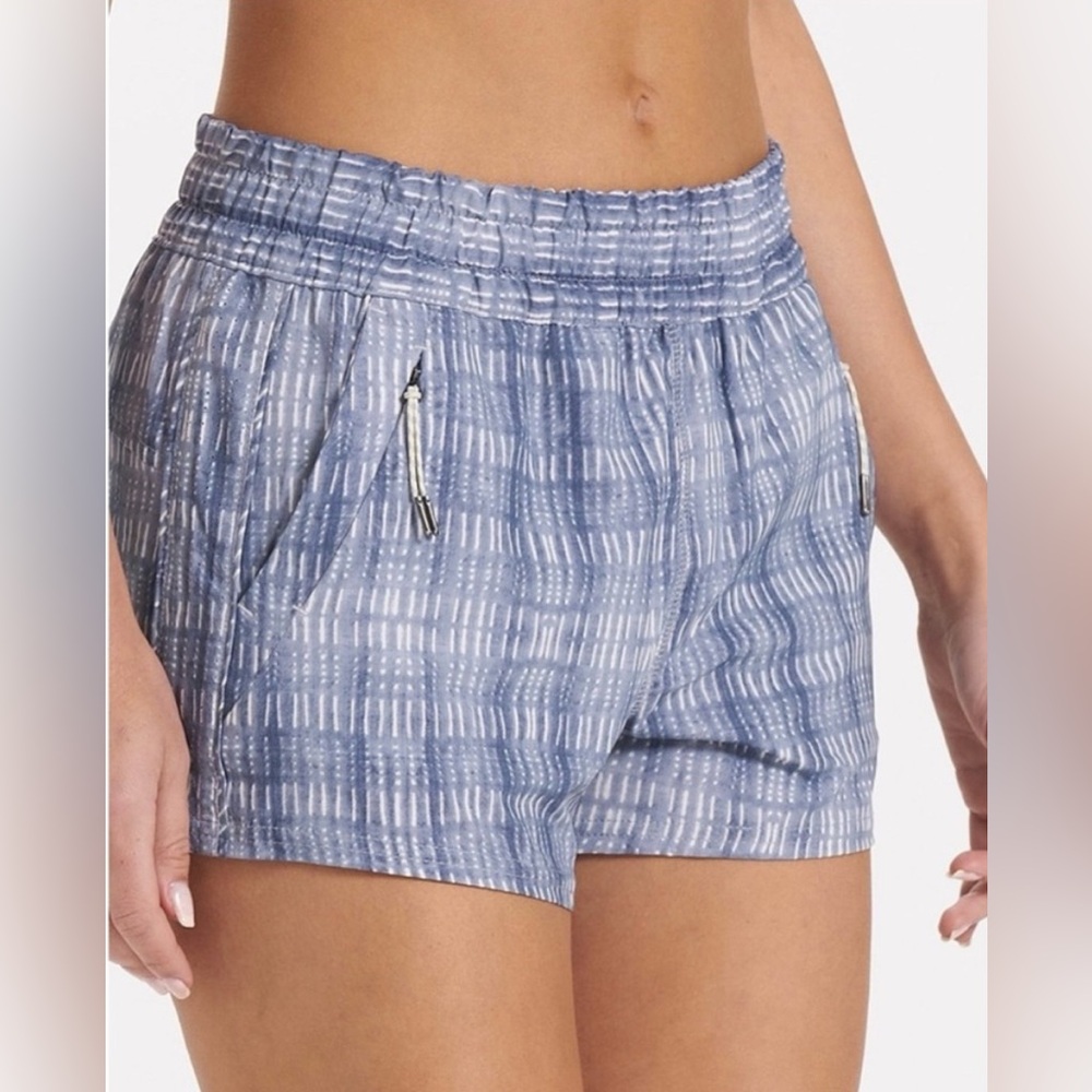 Vuori Dash Blue and White Striped Shorts EUC!